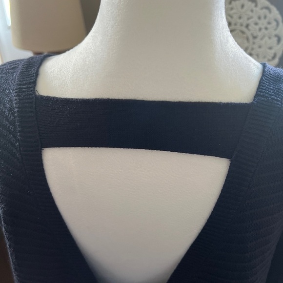 SOHO New York & Company Open Back Sweater - Picture 4 of 5